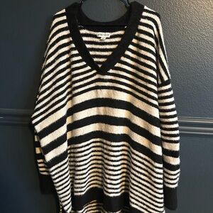 Ava & Viv Black and White V-Neck Sweater